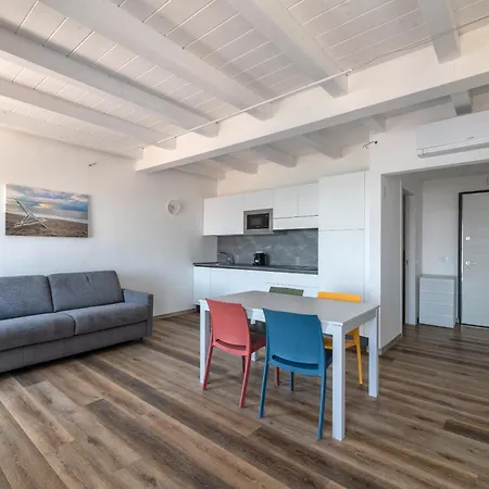 Ξενοδοχείο με διαμερίσματα Cadiz 4*