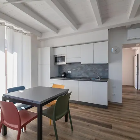 Cadiz Aparthotel *
